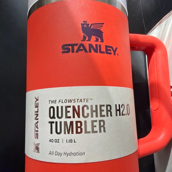 Stanley Red Quencher H2.0 Tumbler Bundle - Picture 2 of 8